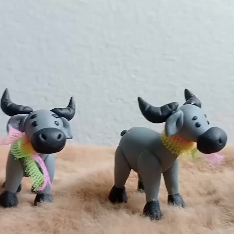 繫著三色布的陶土水牛 祭拜神明 - 裝飾/擺設  - 其他人造纖維 多色