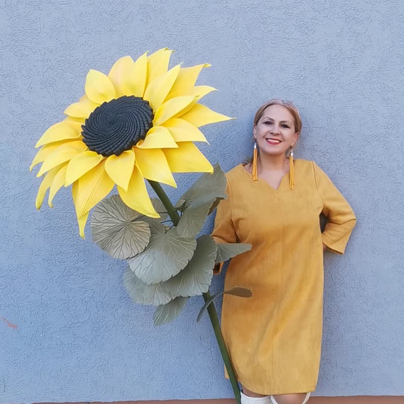 Big Sunflowers. Large Yellow Flower. Wedding Backdrop. Floral design. Shop Decor - Plants & Floral Arrangement - Other Materials 