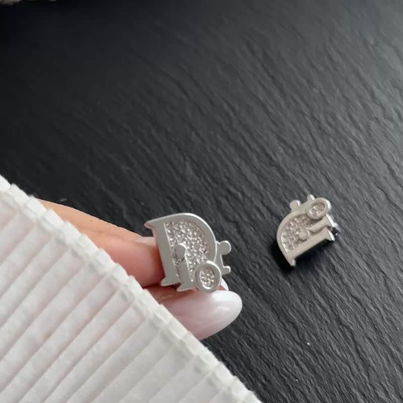 中古品 Dior 迪奧 Logo 閃鑽耳環 - 耳環/耳夾/耳骨夾 - 其他金屬 銀色