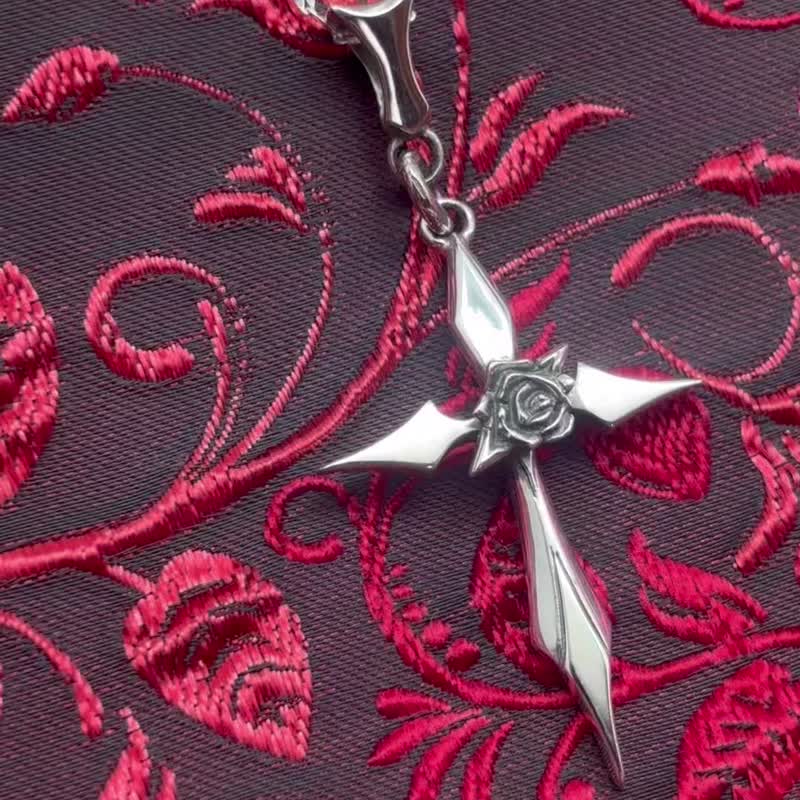 薔薇造型的十字架項鍊 - 項鍊 - 純銀 