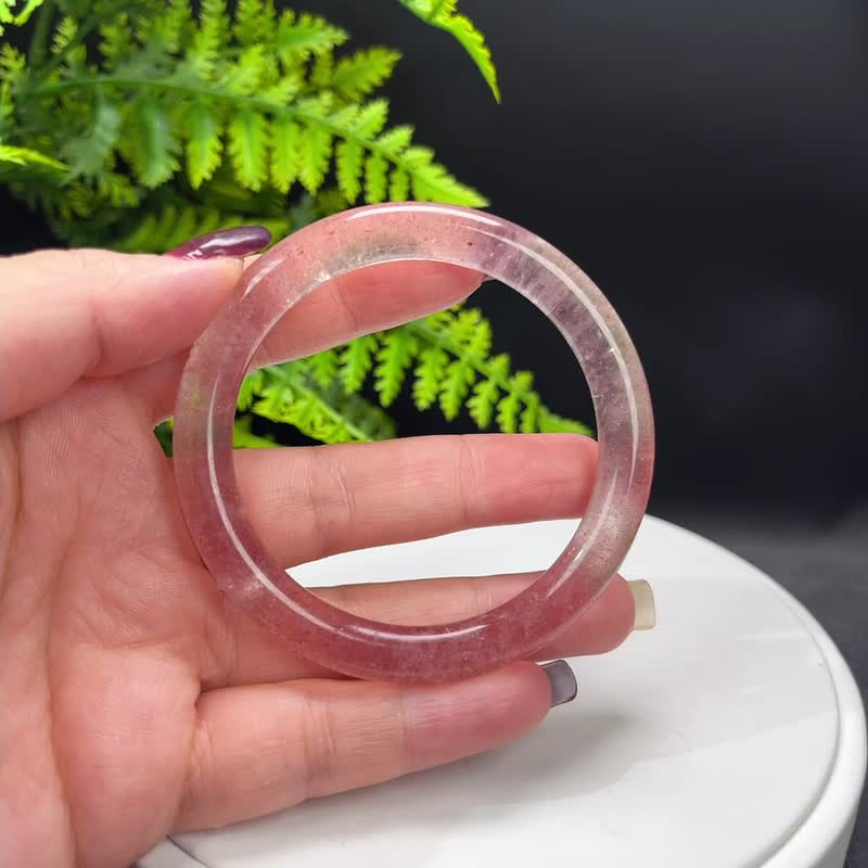 白水體草莓晶手镯 57MM 冰透星光 紅水晶圓條手環 活力朝氣青春 - 手鍊/手環 - 水晶 紅色