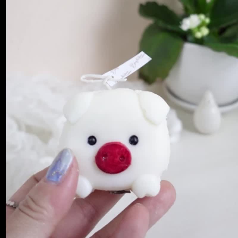 馬卡龍小豬香薰蠟燭 - 香氛蠟燭/燭台 - 蠟 白色