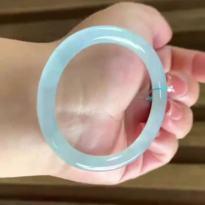冰種翡翠天然翡翠玉鐲 A玉手鐲 玉鈪 • 冰種晴藍翡翠貴妃鐲 - 手鍊/手環 - 玉石 藍色