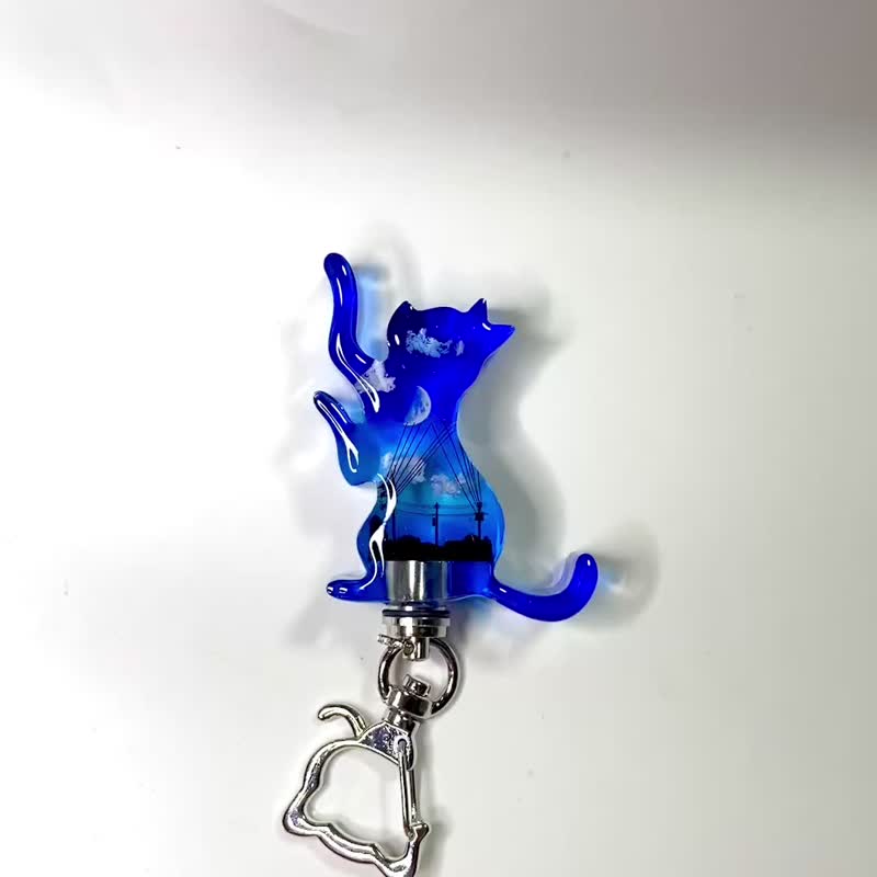 僅限國際配送　雲樹脂　貓照亮天空　晴空萬裡 2 - 鑰匙圈/鑰匙包 - 樹脂 多色