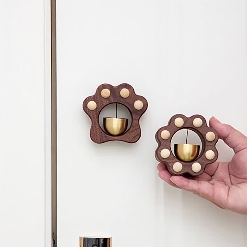 Cute cat claw shape solid wood door bell wind chime - ของวางตกแต่ง - วัสดุอื่นๆ สีนำ้ตาล