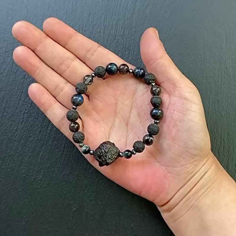 Egyptian prophecy Stone x black elongated x black shining diamond x volcanic rock x eagle eye Stone x black Stone raw stone energy bracelet - สร้อยข้อมือ - คริสตัล หลากหลายสี