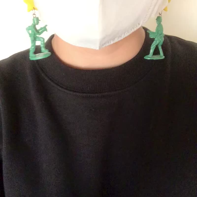 \ Green Minions | Earrings / - ต่างหู - พลาสติก สีเขียว