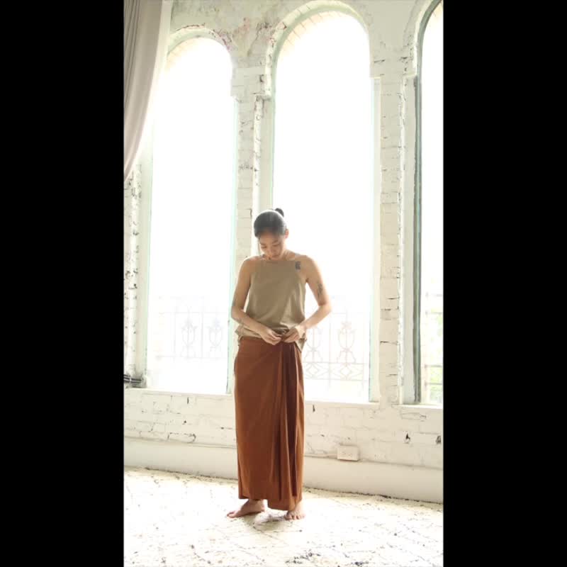 OMAKE 前覆片側綁帶長褲 / 菱紋布 土黃 - 女長褲 - 棉．麻 咖啡色