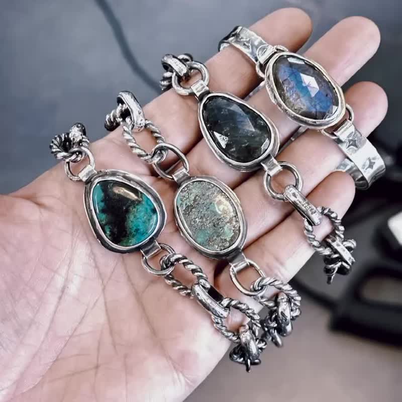 Handmade silver chain link bracelet with turquoise - สร้อยข้อมือ - เงินแท้ สีเงิน