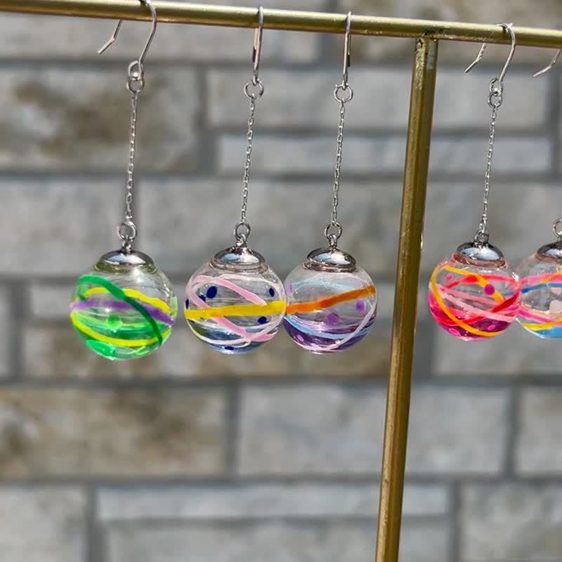 Cute miniature yoyo Clip-On with swaying color oils. Choose your size and color. Water balloon - Earrings & Clip-ons - Glass Multicolor