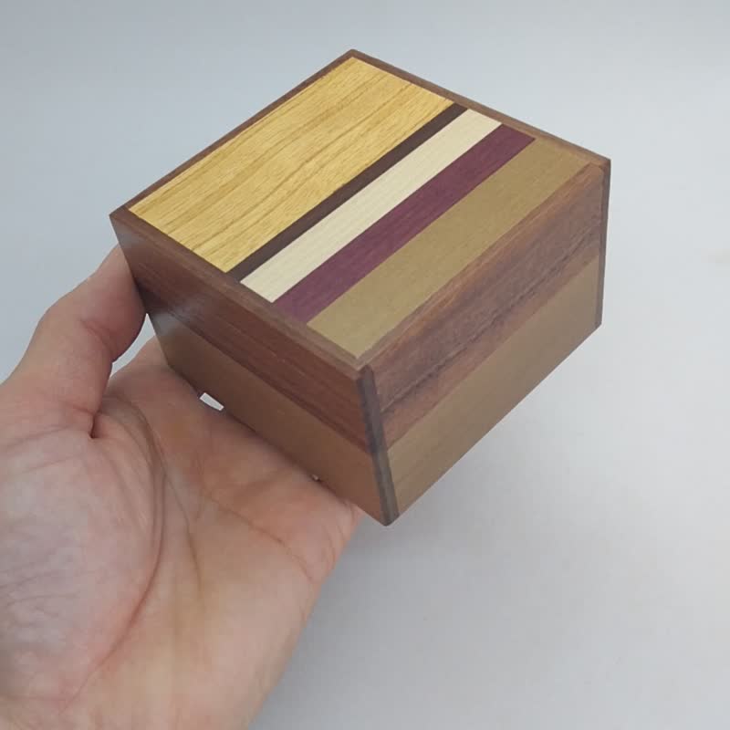 14回仕掛け 正方形秘密箱天然木2 からくり箱 パズル箱 箱根細工