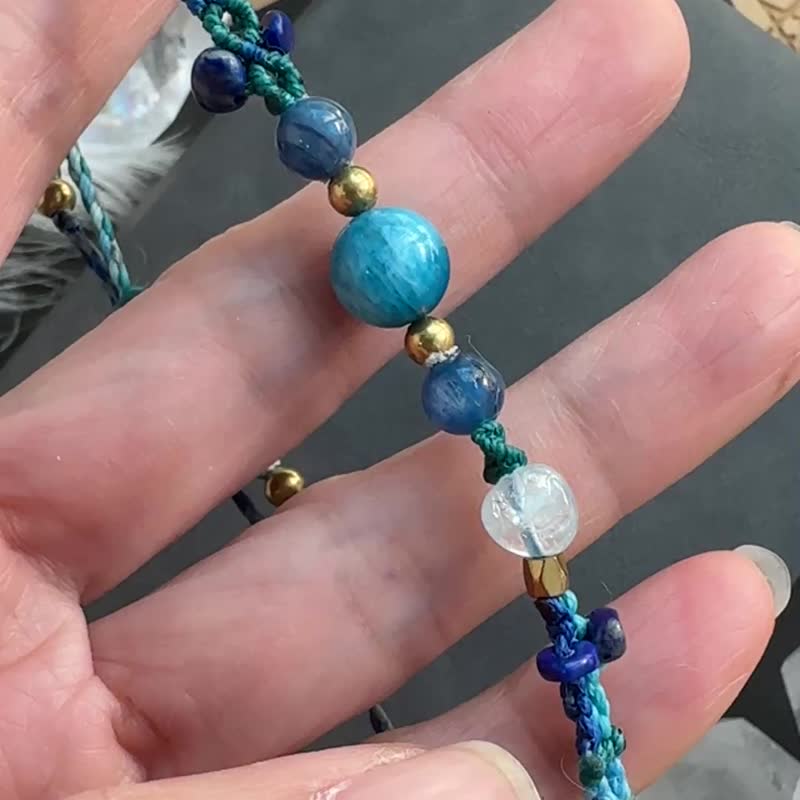 BB183 エスニック風 マクラメ編み アパタイト 銅ビーズ ブレスレット（長さ調節可能） - ブレスレット - 宝石 ブルー