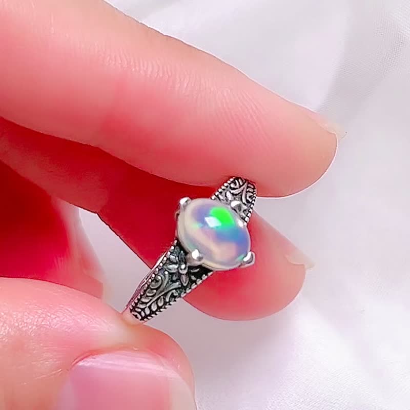 Diamond Classic Carved Prong Set White Opal Ring/Opal/925 Sterling Silver/Opal - แหวนทั่วไป - เครื่องเพชรพลอย สีน้ำเงิน