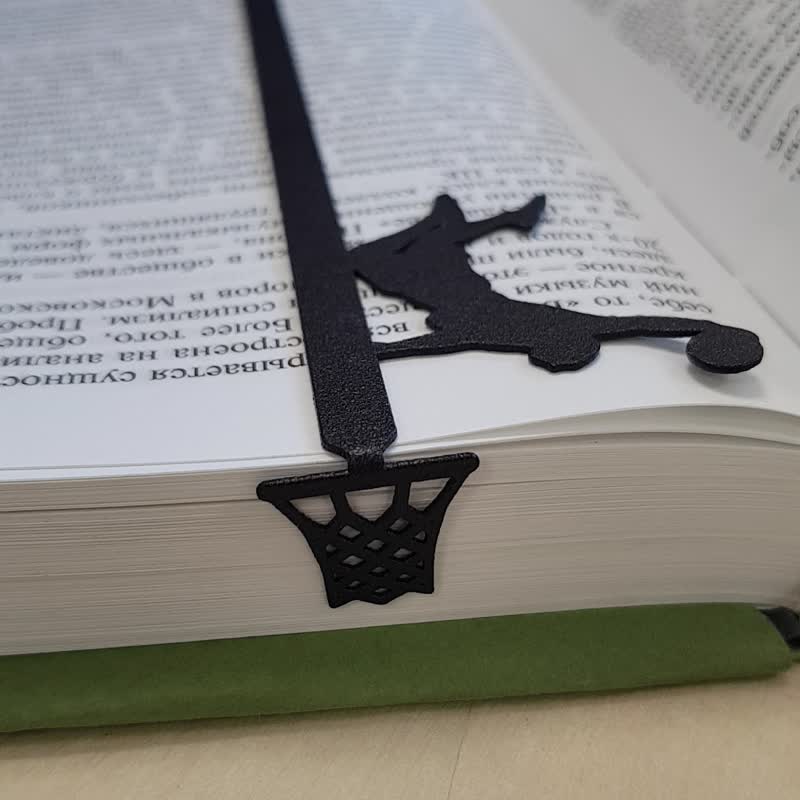Basketball metal bookmark with hoop detail and eco wooden packaging block - 書籤 - 其他金屬 黑色