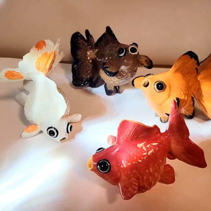 HolySpirit 手作 手捏陶紅色圓滾滾小金魚 - 擺飾/家飾品 - 陶 紅色