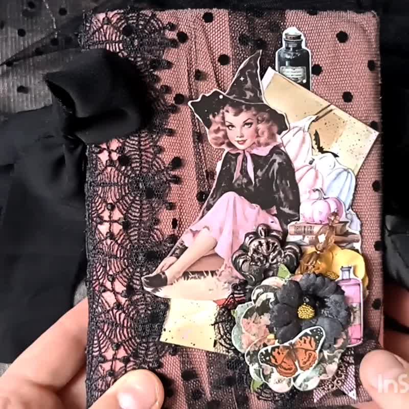 萬聖節咒語 手工雜誌風筆記本 粉色哥德風女巫魔法書筆記本 - 筆記簿/手帳 - 紙 黑色