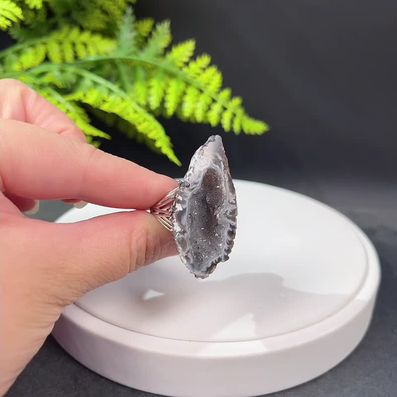 灰色瑪瑙晶洞聚寶盆活口戒指 隨形原石標本礦物手工指環 S925銀 - 戒指 - 半寶石 灰色