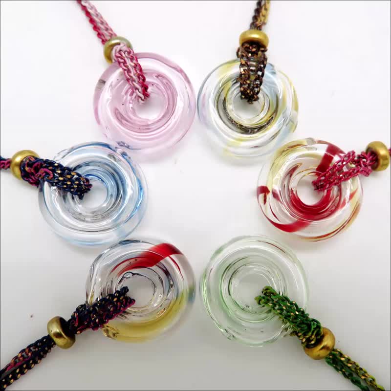 Diffuser Liuli Art Glass Donut Necklace with Oil Dropper Colorful Chain - สร้อยคอ - กระจกลาย หลากหลายสี