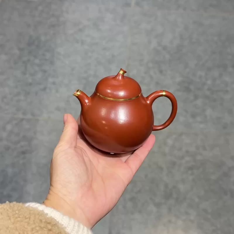 茄瓜 全手工 容量180cc 朱泥包金 形式嬌巧若一茄瓜熟落生動有趣 - 茶壺/茶杯/茶具 - 陶 