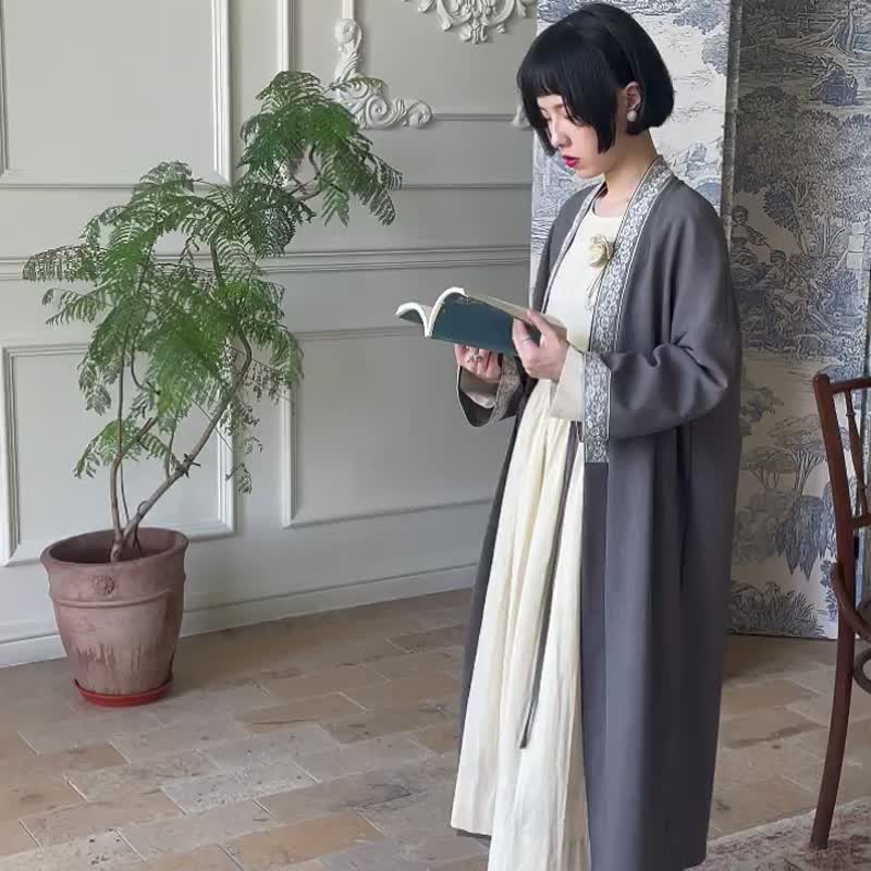 Matte grey new Chinese style long coat Mid-length lace kimono gown - เสื้อแจ็คเก็ต - เส้นใยสังเคราะห์ สีเทา