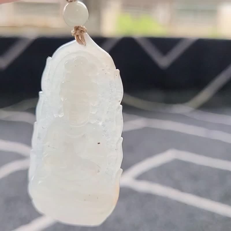 【親翠】天然翡翠 白冰清爽透亮灑烏雞點開臉和美觀音項鍊 佛系 - 項鍊 - 玉石 多色