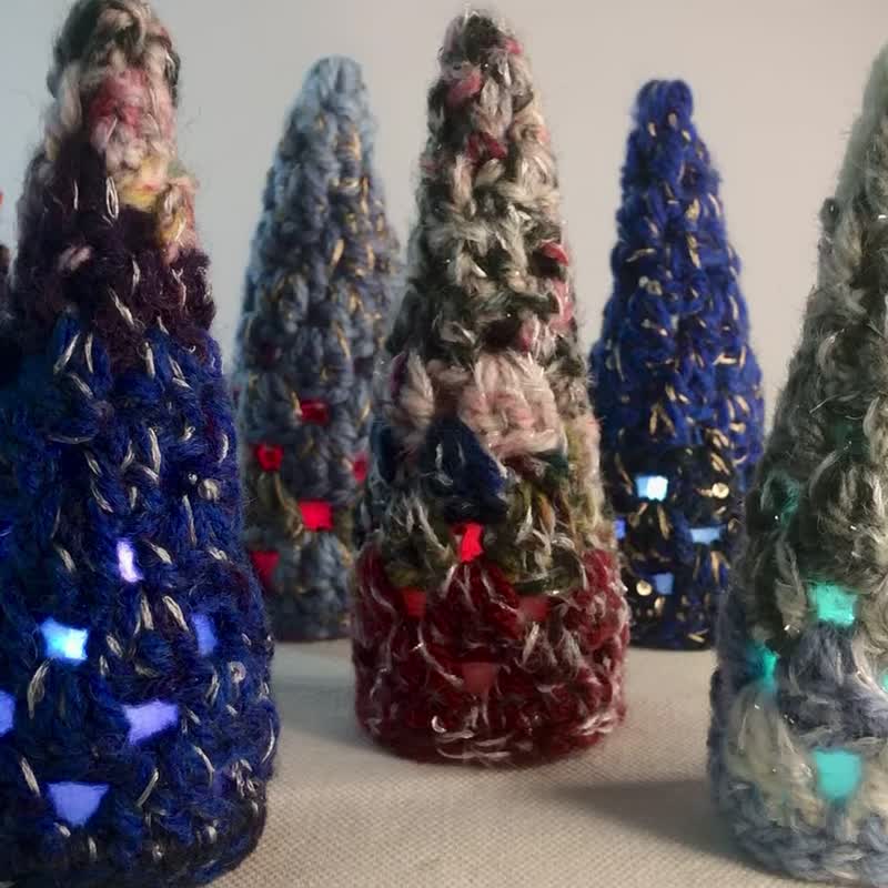手工鈎織聖誕樹/附七彩燈 - 擺飾/家飾品 - 羊毛 多色