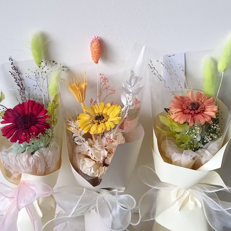 見面小花束/紅橙黃太陽組合-畢業花束/教師節/母親節/情人節 - 乾燥花/永生花 - 植物．花 多色