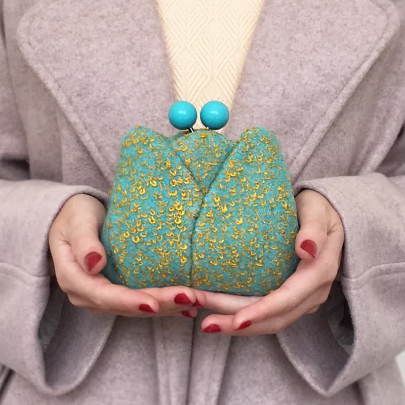 Flower bud wallet bifold short clip wallet kiss lock bag sunlight green - กระเป๋าสตางค์ - ขนแกะ สีเขียว
