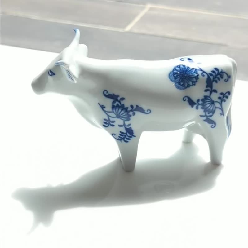 Prague High Castle Classic Animal Porcelain Ornament-Niu Lian Wang Return/House Gift/Mother's Day Gift - Items for Display - Porcelain White