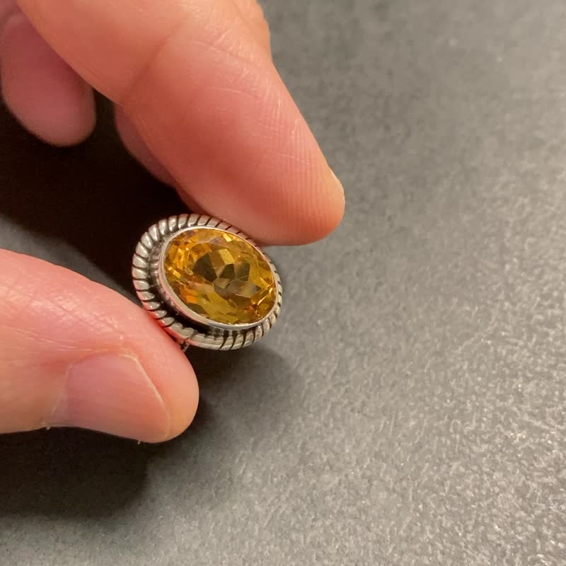 Natural citrine ring woven in Nepal, handmade in 925 sterling silver - แหวนทั่วไป - คริสตัล 