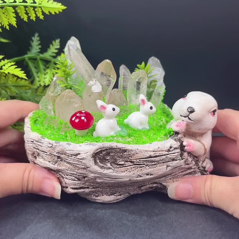 天然白水晶原石晶簇擺件 配樹脂兔子花盆 - 擺飾/家飾品 - 水晶 白色