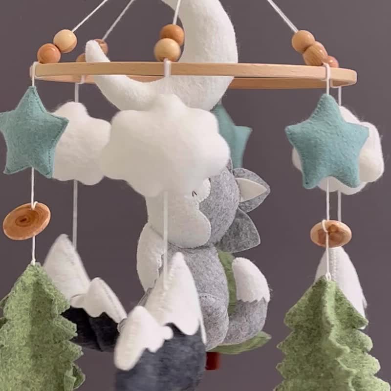 Baby mobile wolf musical mobile nursery mobile boy Crib mobile felt woodland - 寶寶/兒童玩具/玩偶 - 其他材質 灰色