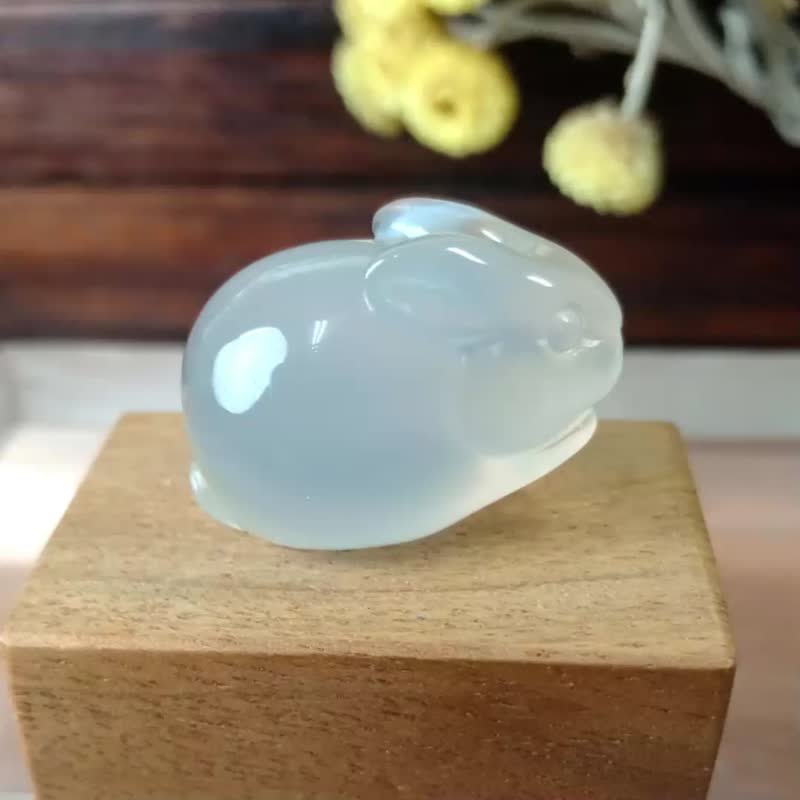 小雕件 拜年月兔-中大 白玉髓/祈福平安一整年/ - 擺飾/家飾品 - 玉石 透明