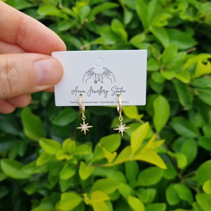 Matte Gold Cubic Zirconia North Star Hoop Earrings Delicate Star Dangle Huggie - 耳環/耳夾/耳骨夾 - 銅/黃銅 金色