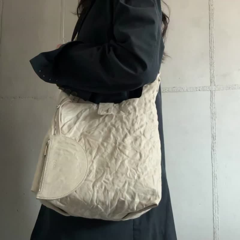 Usual Bag M Cream_Goat Crinkle crossbody bag - 手提包/手提袋 - 真皮 