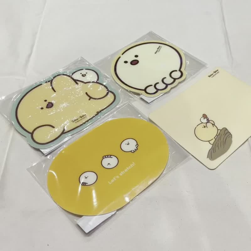 [Korean popular cultural and creative] DowDow & MowMow cute mouse pad 4 kinds - แผ่นรองเมาส์ - พลาสติก สีเหลือง