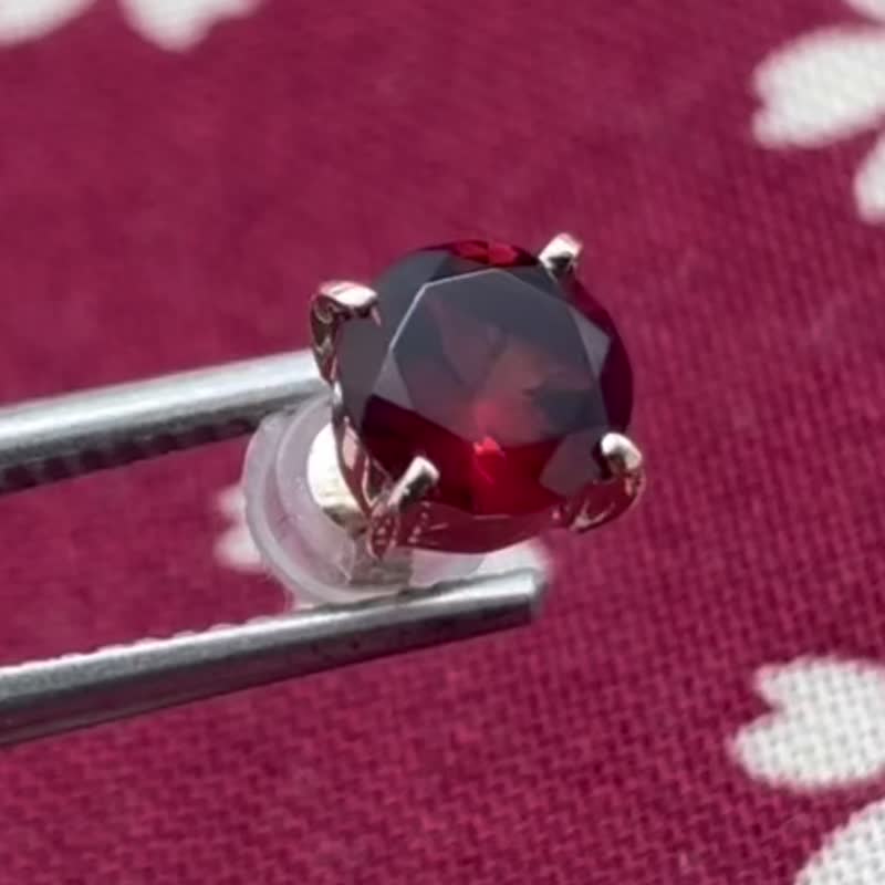 k10ゴールド/桜 ピアス/ガーネット/天然石/日本製/送料無料 - 耳環/耳夾/耳骨夾 - 貴金屬 金色