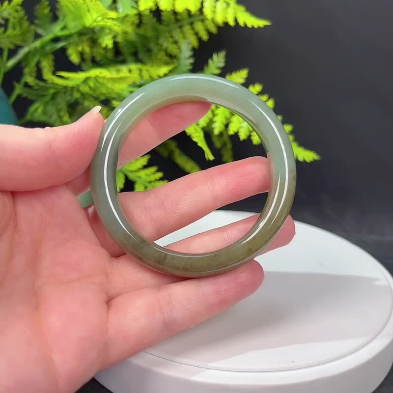 和田玉且末藍手鐲53+MM 老料油潤飄糖玉手環 附證書 雅緻端莊大氣 - 手鍊/手環 - 玉石 