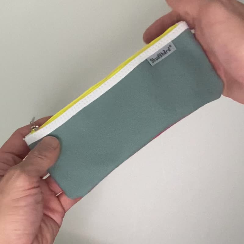 扁平筆盒瘋狂圖案 - 鉛筆盒/筆袋 - 棉．麻 綠色