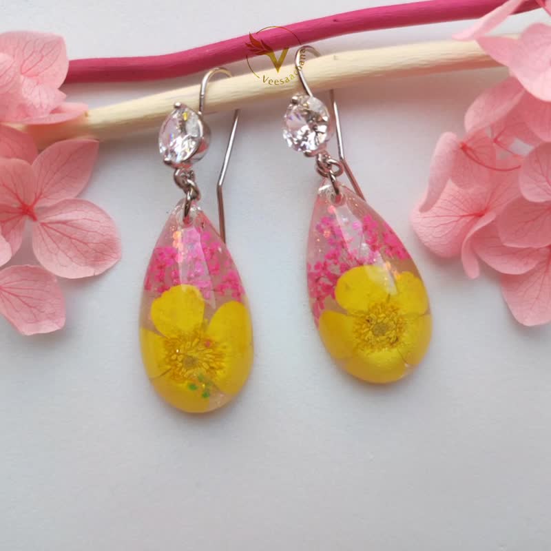 Colour block pink and yellow real flowers: One of a kind handmade earring - Earrings & Clip-ons - Resin Yellow