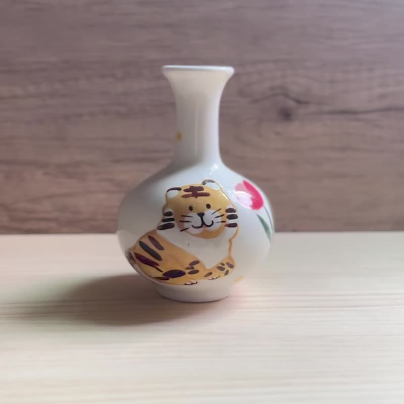 A Lu かわいい虎の陶器の花瓶/装飾/ギフト 母の日ギフト オリジナル手描き 1点のみ - 花瓶・植木鉢 - 陶器 多色