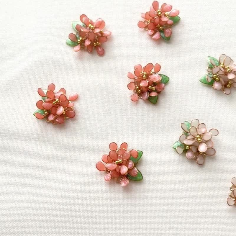 Osmanthus Flower 2-way Earrings Swarovski Crystal Resin Autumn Jewelry (金木犀) - Earrings & Clip-ons - Resin Orange