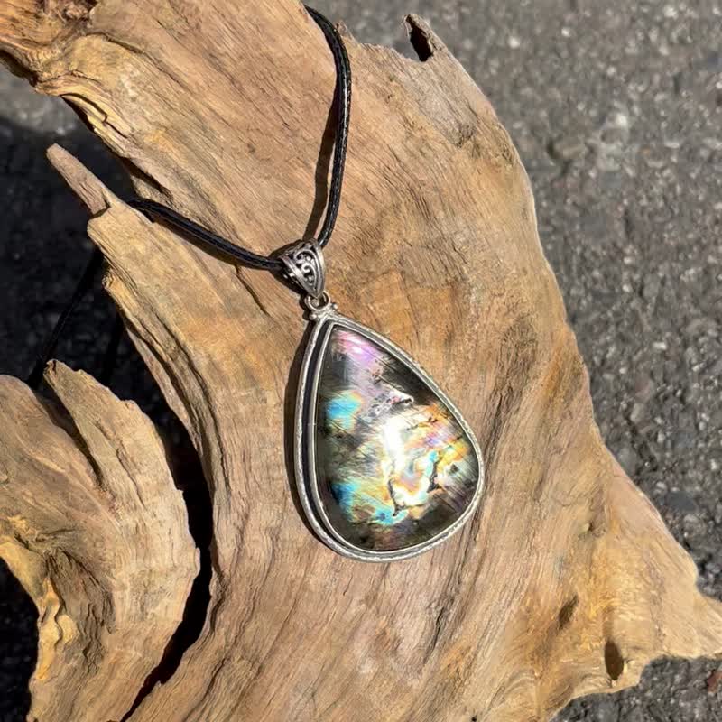 Xiyingyao 925 Silver labradorite Finnish labradorite pendant necklace ethnic style hippie retro style - สร้อยคอ - คริสตัล สีเงิน