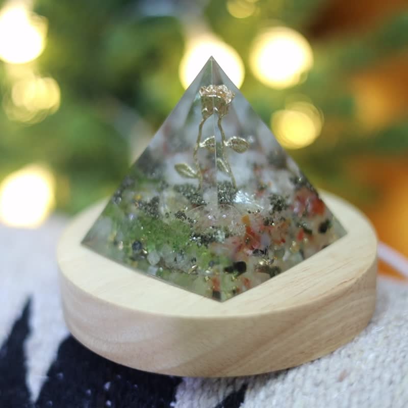 [Valentine's Day Gift] The Little Prince's golden rose large Orgonite pyramid orgonite citrine trick - Items for Display - Crystal Multicolor