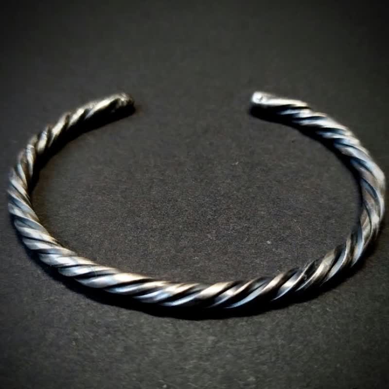 【Captain Flint手作銀飾】織光之環 925 純銀麻花手鐲 手環 - 手鍊/手環 - 純銀 灰色