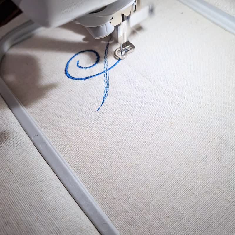 Custom monogram embroidered Linen gift bag drawstring, Wedding gift personalized - กระเป๋าหูรูด - ลินิน ขาว