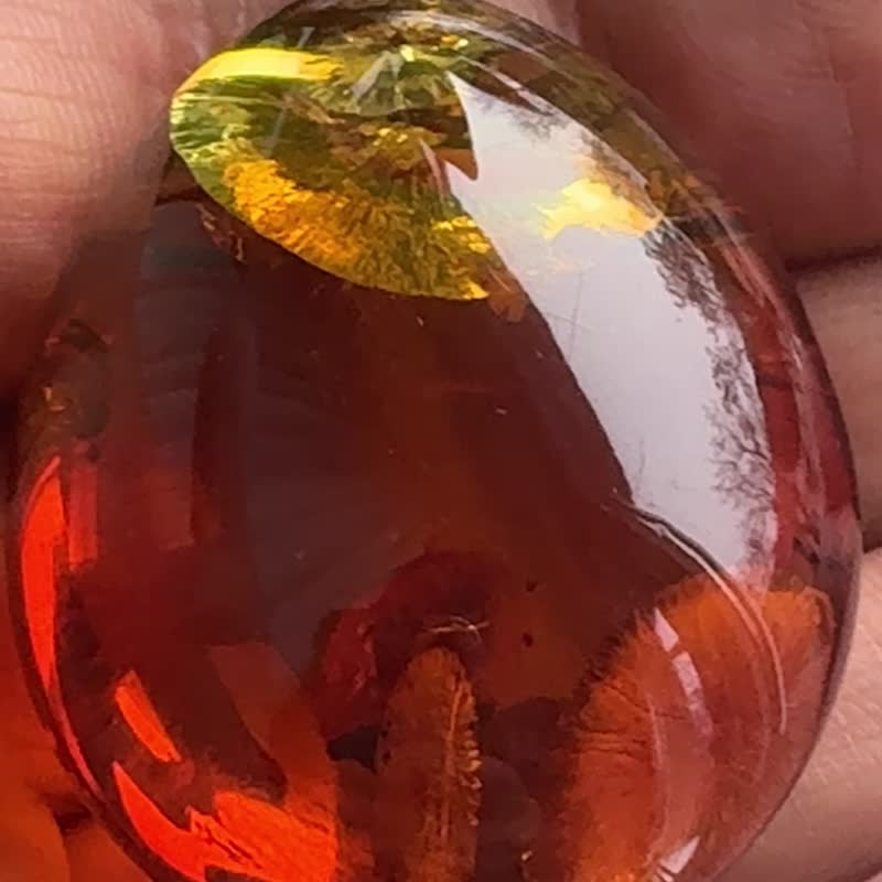 Unique pendant with cognac-colored amber: handmade, Author's amber pendant - สร้อยคอ - เครื่องประดับพลอย สีแดง