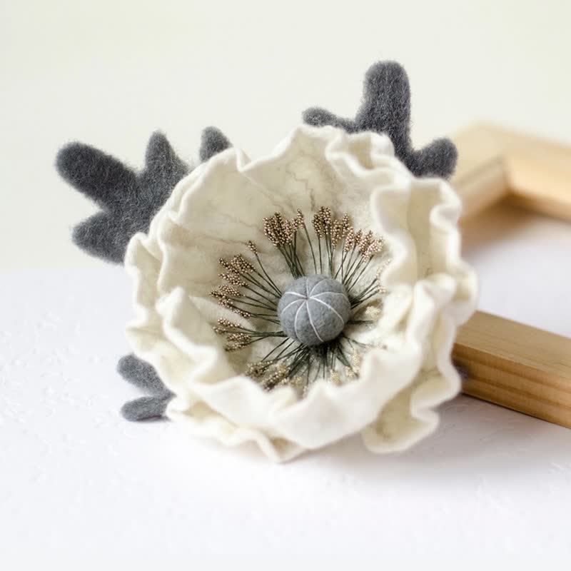 羊毛 胸針/心口針 白色 - White Flower Brooch Poppy Brooch Handmade Felted Flower Jewelry for Woman pin