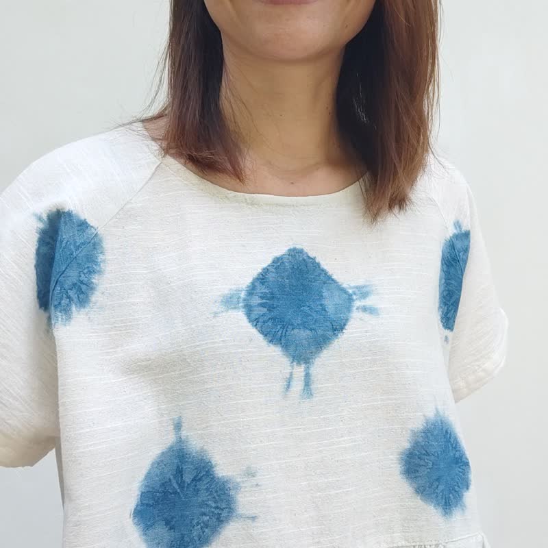 Leda Bubble - 靛藍色紮染寬鬆喇叭下擺上衣  點 - 女上衣/長袖上衣 - 棉．麻 白色