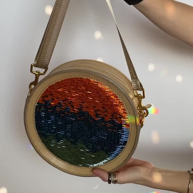 Beige leather round crossbody bag with bold bead embroidery - 手提包/手提袋 - 真皮 